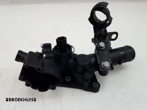 Used Thermostat housing Mercedes Citan (415.6) 1.5 109 CDI Price on request offered by Autobedrijf Broekhuis B.V.