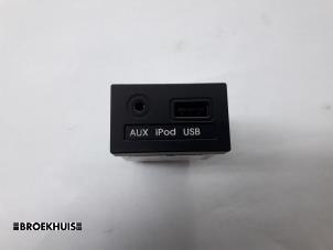 Used AUX / USB connection Hyundai i10 (F5) 1.2i 16V Price € 15,00 Margin scheme offered by Autobedrijf Broekhuis B.V.