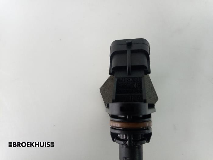 Camshaft sensor from a Ford Focus 3 Wagon 1.0 Ti-VCT EcoBoost 12V 100 2015