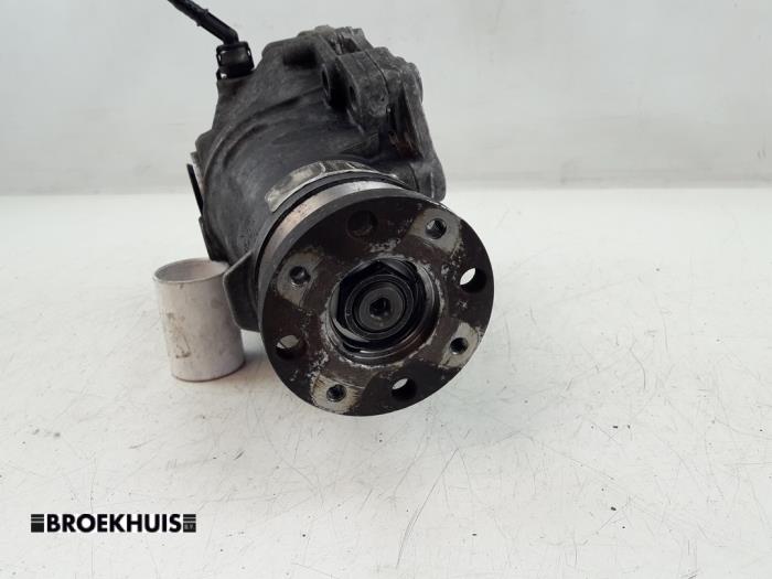 Front differential from a BMW X1 (E84) xDrive 20d 2.0 16V 2013