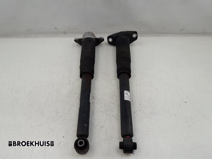 Shock absorber kit from a Hyundai Tucson (TL) 1.6 T-GDi 16V 2WD 2015