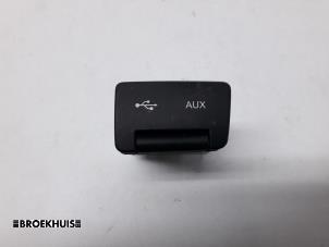 Used AUX / USB connection Kia Cee'd (EDB5) 1.6 CRDi 16V Price € 15,00 Margin scheme offered by Autobedrijf Broekhuis B.V.