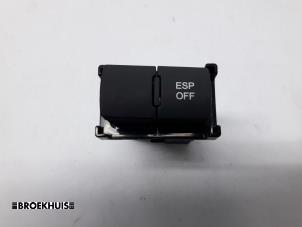Used ESP switch Kia Cee'd (EDB5) 1.6 CRDi 16V Price € 10,00 Margin scheme offered by Autobedrijf Broekhuis B.V.