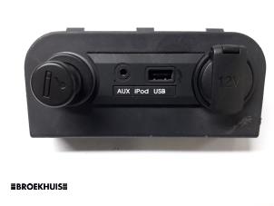 Używane Zlacze AUX/USB Kia Rio III (UB) 1.2 CVVT 16V Cena € 15,00 Procedura marży oferowane przez Autobedrijf Broekhuis B.V.