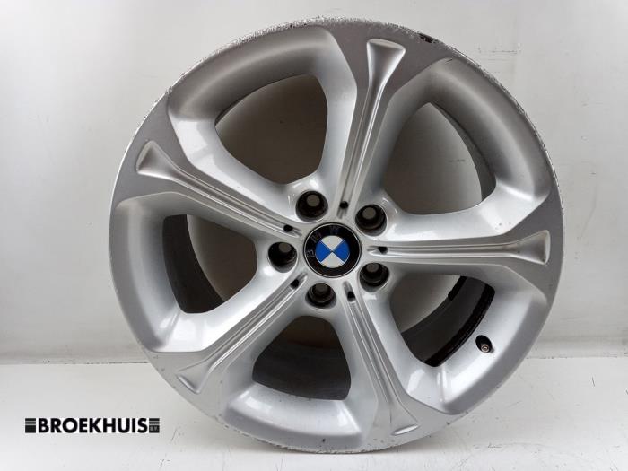 Wheel from a BMW X1 (E84) xDrive 20d 2.0 16V 2013