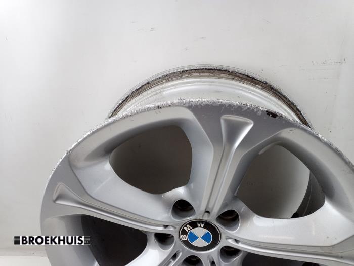 Wheel from a BMW X1 (E84) xDrive 20d 2.0 16V 2013