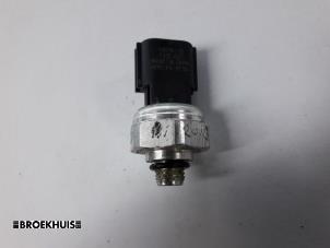 Usados Sensor de presión de aire acondicionado Kia Rio III (UB) Precio € 10,00 Norma de margen ofrecido por Autobedrijf Broekhuis B.V.