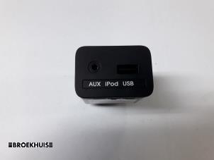 Usados Conexión AUX-USB Kia Sportage (SL) 2.0 CVVT 16V 4x2 Precio € 20,00 Norma de margen ofrecido por Autobedrijf Broekhuis B.V.