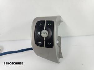 Used Steering wheel mounted radio control Toyota Yaris II (P9) 1.3 16V VVT-i Price € 10,00 Margin scheme offered by Autobedrijf Broekhuis B.V.