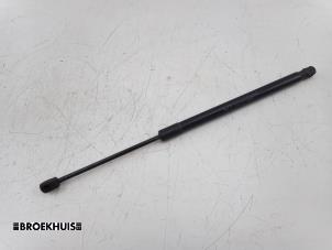 Used Rear gas strut, left Hyundai iX35 (LM) 1.6 GDI 16V Price on request offered by Autobedrijf Broekhuis B.V.