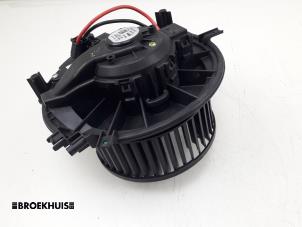 Usados Motor de ventilador de calefactor Audi A3 Sportback (8VA/8VF) 1.4 TFSI 16V e-tron Precio € 50,00 Norma de margen ofrecido por Autobedrijf Broekhuis B.V.