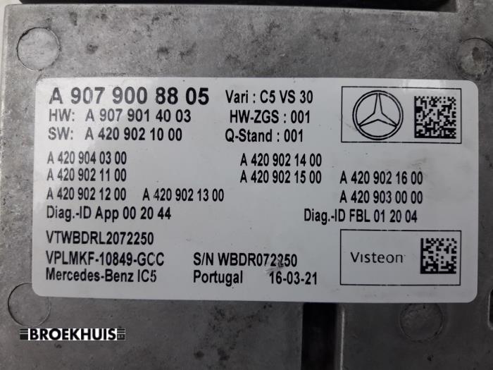 Multi-media control unit from a Mercedes-Benz Sprinter 3,5t (907.6/910.6) 316 CDI 2.1 D RWD 2020