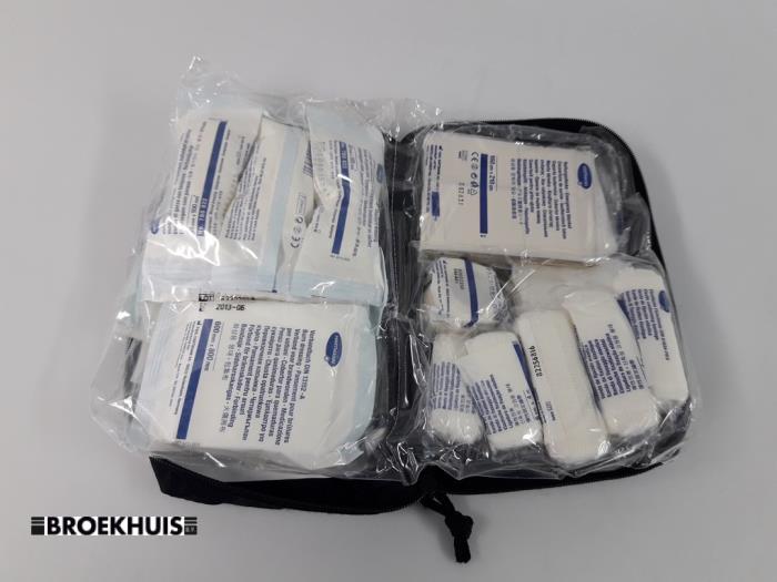 First aid kit from a Mercedes-Benz Sprinter 3,5t (907.6/910.6) 316 CDI 2.1 D RWD 2020