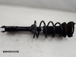 Used Front shock absorber rod, left Toyota Yaris Verso (P2) 1.5 16V Price € 25,00 Margin scheme offered by Autobedrijf Broekhuis B.V.