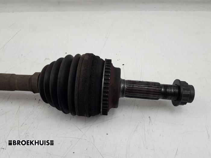 Front drive shaft, right from a Toyota Yaris Verso (P2) 1.5 16V 2000