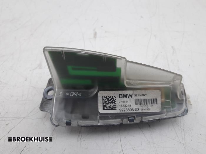 GPS antenna from a BMW 3 serie Touring (F31) 320d 2.0 16V EfficientDynamicsEdition 2014