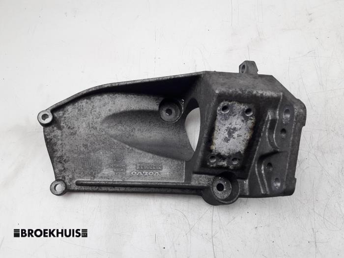 Used Engine mount Volvo V40 (MV) 2.0 D4 16V Price € 20,00 Margin scheme offered by Autobedrijf Broekhuis B.V.