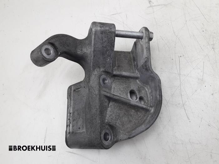 Used Engine mount Volvo V40 (MV) 2.0 D4 16V Price € 25,00 Margin scheme offered by Autobedrijf Broekhuis B.V.