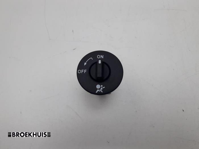 Passenger airbag on off switch