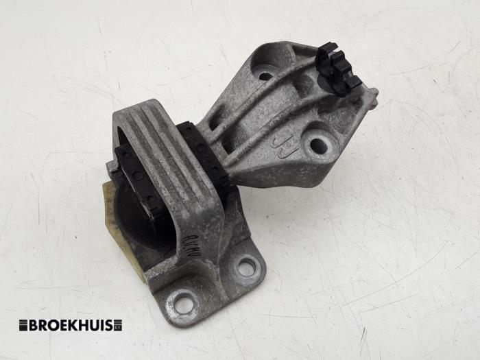 Used Engine mount Renault Megane III Grandtour (KZ) 1.5 dCi 110 Price € 25,00 Margin scheme offered by Autobedrijf Broekhuis B.V.