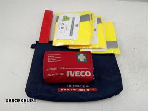 Gebrauchte KFZ-Verbandkasten Iveco New Daily VI 33S16, 35C16, 35S16 Preis € 18,15 Mit Mehrwertsteuer angeboten von Autobedrijf Broekhuis B.V.