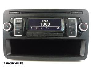 Usagé Radio/Lecteur CD Volkswagen Polo V (6R) 1.2 12V Prix € 30,00 Règlement à la marge proposé par Autobedrijf Broekhuis B.V.