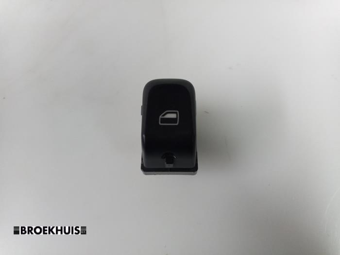 Usados Interruptor de ventanilla eléctrica Audi A4 (B8) 2.0 TDI 16V Precio € 10,00 Norma de margen ofrecido por Autobedrijf Broekhuis B.V.