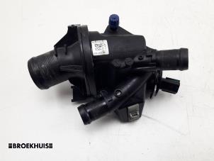 Used Thermostat housing Opel Movano 2.3 CDTi 16V FWD Price € 30,25 Inclusive VAT offered by Autobedrijf Broekhuis B.V.