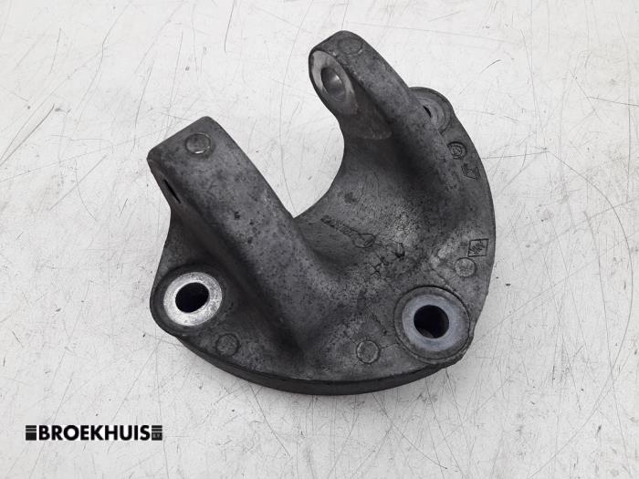 Used Engine mount Opel Movano 2.3 CDTi 16V FWD Price € 21,18 Inclusive VAT offered by Autobedrijf Broekhuis B.V.