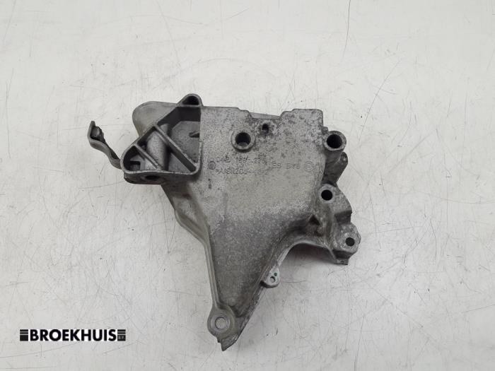 Used Engine mount Volkswagen Golf Sportsvan (AUVS) 1.2 TSI 16V Price € 20,00 Margin scheme offered by Autobedrijf Broekhuis B.V.