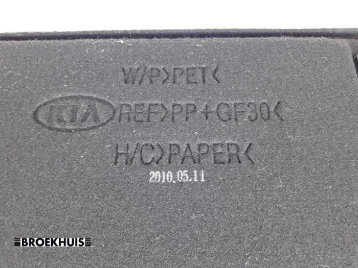 Boot mat from a Kia Sportage (SL) 2.0 CVVT 16V 4x2 2010