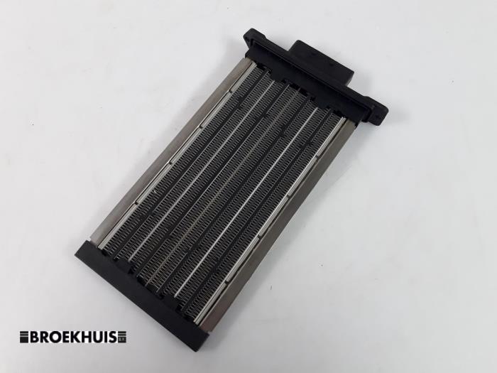 Used Radiator fluid heating module Kia Carens III (FG) 2.0 CRDI VGT 16V Price € 25,00 Margin scheme offered by Autobedrijf Broekhuis B.V.