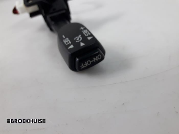 Cruise control switch from a Lexus CT 200h 1.8 16V 2013