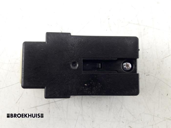 Condensador de Radio de un Lexus CT 200h 1.8 16V 2013