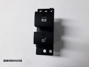 Usados Interruptor de calefactor de asiento Kia Venga 1.4 CVVT 16V Precio € 15,00 Norma de margen ofrecido por Autobedrijf Broekhuis B.V.