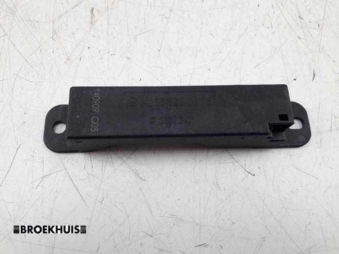 Używane Keyless Entry-Antena Mercedes C Estate (S205) C-180 1.6 16V BlueEfficiency Cena € 10,00 Procedura marży oferowane przez Autobedrijf Broekhuis B.V.