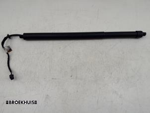 Used Rear gas strut, right Landrover Range Rover Velar (LY) 3.0 D300 AWD Price € 80,00 Margin scheme offered by Autobedrijf Broekhuis B.V.