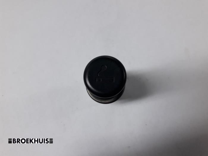 Gebrauchte Zigarettenanzünder Mazda 3 (BK12) Preis € 5,00 Margenregelung angeboten von Autobedrijf Broekhuis B.V.