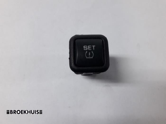 Begagnade Tryckströmvakt Skoda Fabia II Combi 1.2 TDI 12V Greenline Pris € 10,00 Marginaltabell erbjuds av Autobedrijf Broekhuis B.V.