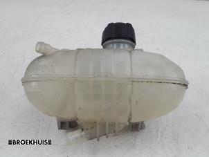 Used Expansion vessel Renault Trafic (1FL/2FL/3FL/4FL) 1.6 dCi 125 Twin Turbo Price € 24,20 Inclusive VAT offered by Autobedrijf Broekhuis B.V.