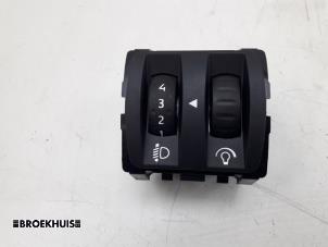 Used AIH headlight switch Renault Trafic (1FL/2FL/3FL/4FL) 1.6 dCi 125 Twin Turbo Price € 12,10 Inclusive VAT offered by Autobedrijf Broekhuis B.V.