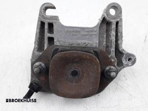 Used Gearbox mount Renault Trafic (1FL/2FL/3FL/4FL) 1.6 dCi 125 Twin Turbo Price € 48,40 Inclusive VAT offered by Autobedrijf Broekhuis B.V.