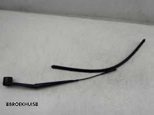 Used Front wiper arm Ford B-Max (JK8) 1.6 Ti-VCT 16V Price € 15,00 Margin scheme offered by Autobedrijf Broekhuis B.V.