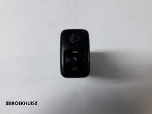 Used AIH headlight switch Mazda Demio (DW) Price € 5,00 Margin scheme offered by Autobedrijf Broekhuis B.V.