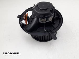 Used Heating and ventilation fan motor Volkswagen Passat Variant (3C5) 3.2 FSI V6 32V Price € 25,00 Margin scheme offered by Autobedrijf Broekhuis B.V.