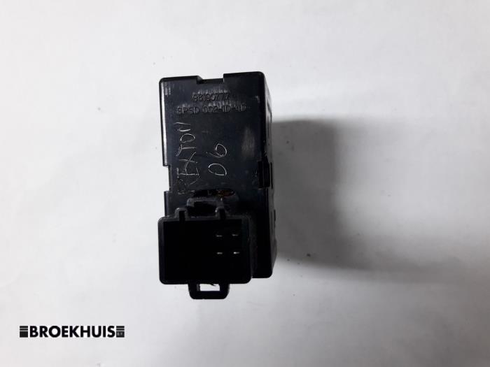 Electric window switch from a SsangYong Rexton 2.3 16V RX 230 2006
