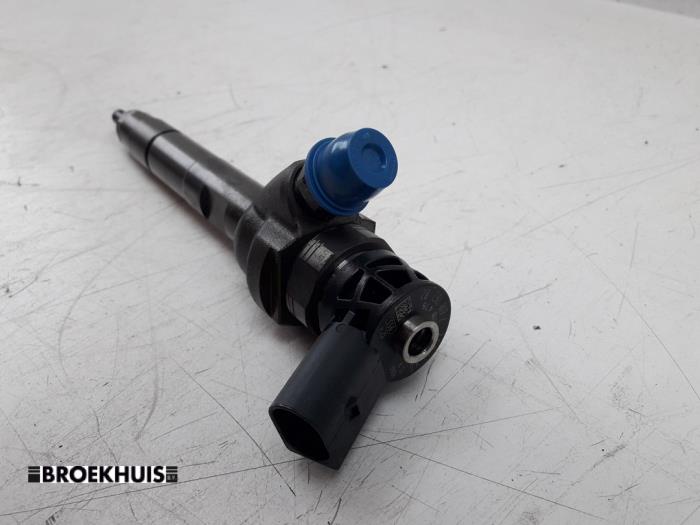 Injector (diesel) from a BMW 5 serie Touring (F11) 520d 16V 2014