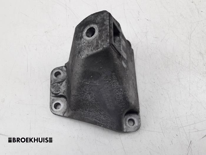 Used Engine mount BMW 5 serie Touring (F11) 520d 16V Price € 20,00 Margin scheme offered by Autobedrijf Broekhuis B.V.