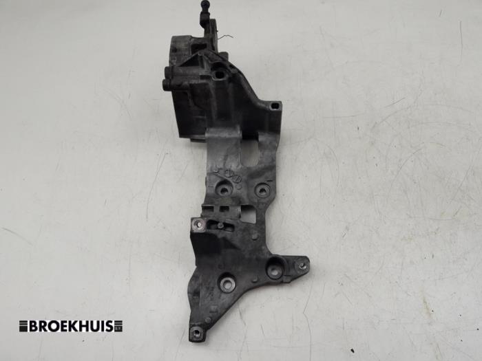 Usagé Support dynamo bas Skoda Kodiaq 2.0 TDI 150 16V Prix € 25,00 Règlement à la marge proposé par Autobedrijf Broekhuis B.V.