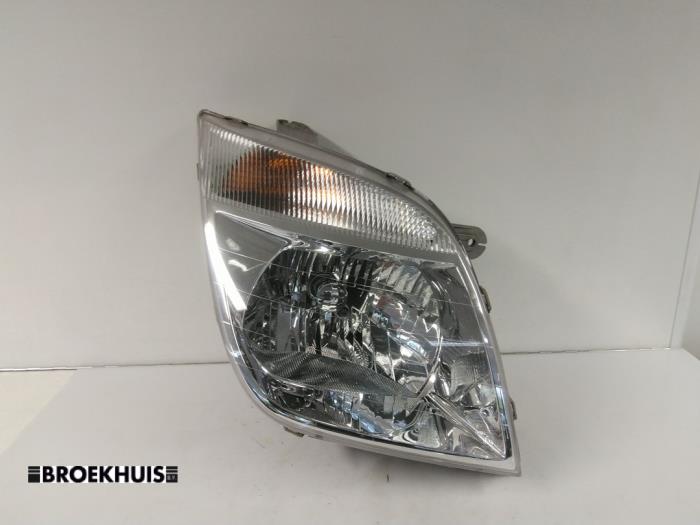 Używane Reflektor prawy LDV Maxus 2.5 DTiC Cena € 72,60 Z VAT oferowane przez Autobedrijf Broekhuis B.V.